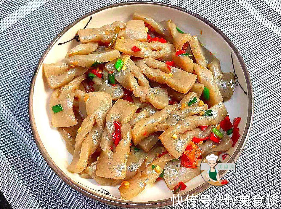 秋天，家人就爱吃这素菜，不放肉也很香，每次炒一盘，上桌不够吃