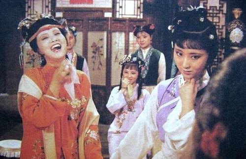 宝钗&表姐妹的权利游戏:薛宝钗讥讽暗算王熙凤,却被反杀得无路可走