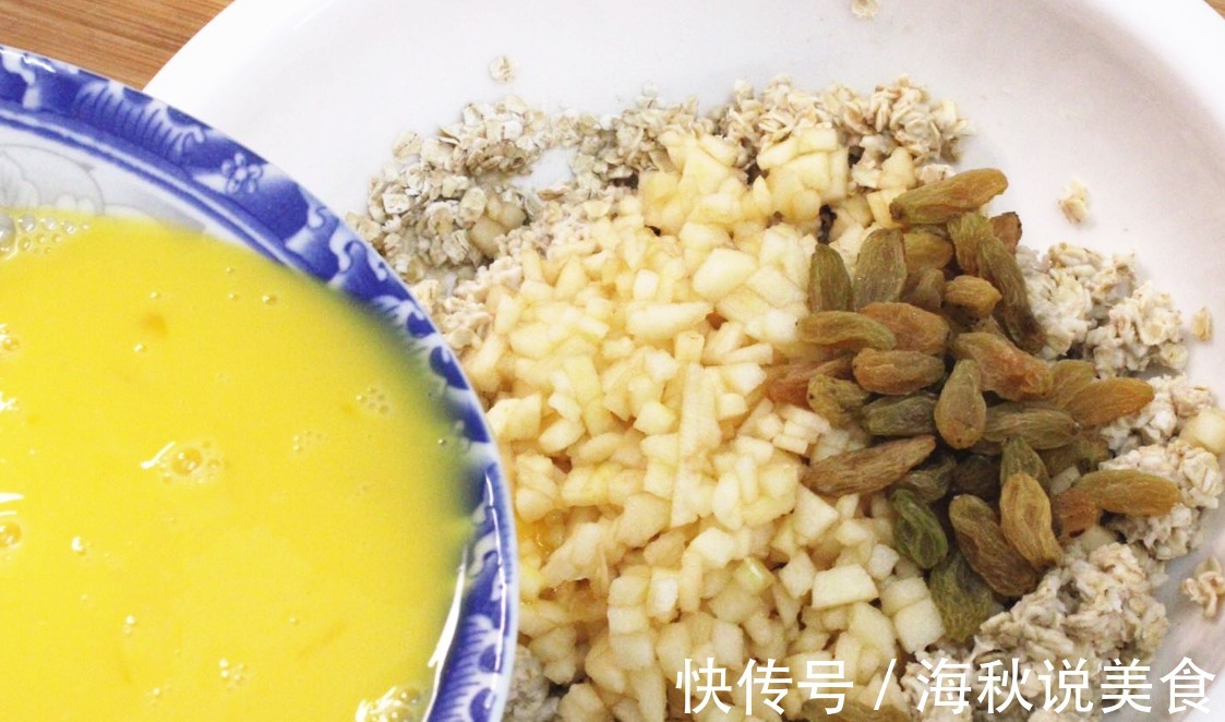 把苹果倒入燕麦片中，太厉害了，80岁奶奶教我的做法，简单实用