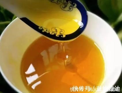 素菜|拌饺子馅时，有人放热油有人放香油，大厨都不对，不懂别乱放！