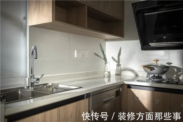 榻榻米|92㎡颜值爆表的现代轻奢三房,过上一人三餐的舒心生活