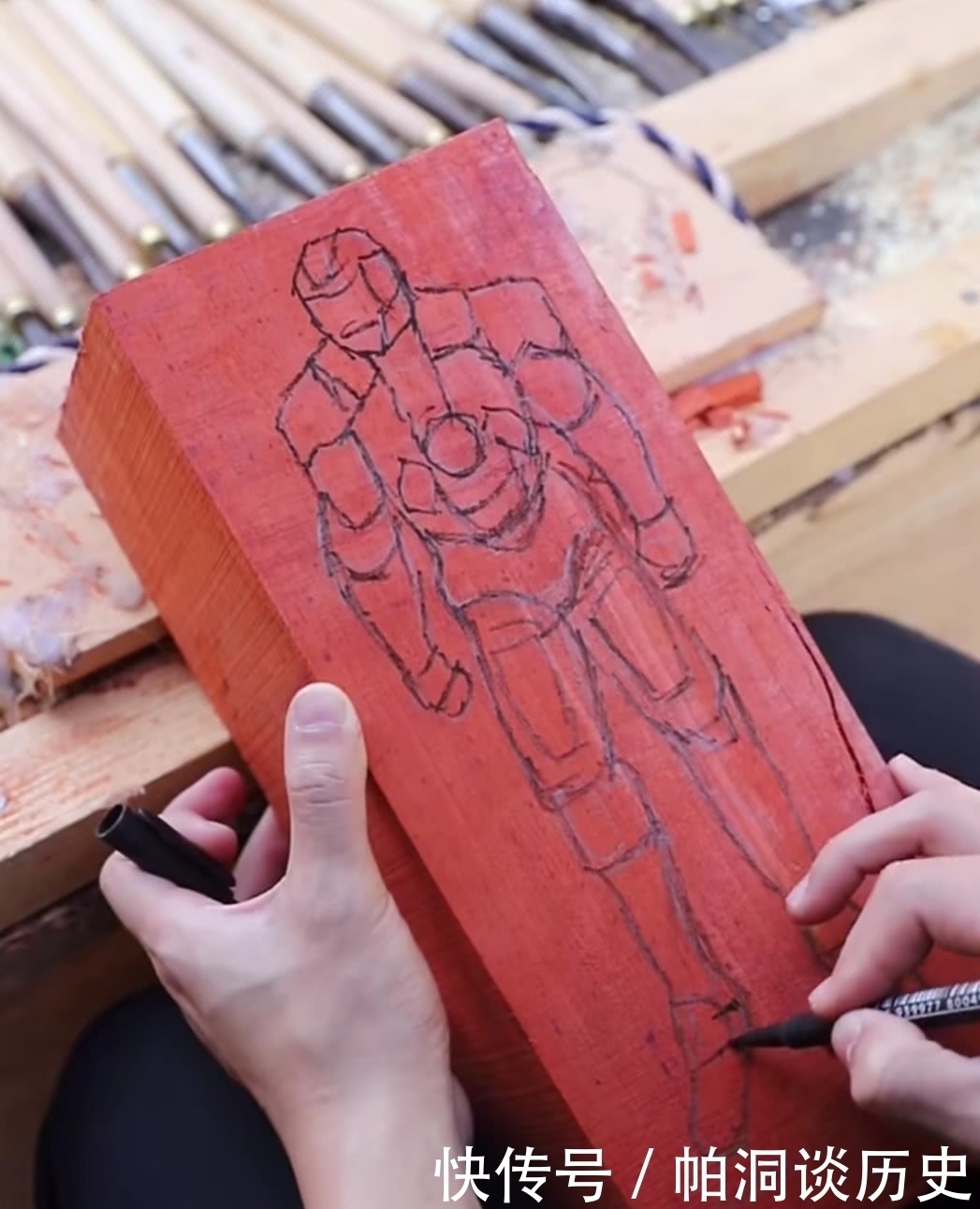 钢铁侠|手艺人木雕“钢铁侠”,开始:小学生水平?成品:别说,还挺帅!