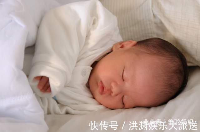 宝妈|你还在给新生儿穿“连体衣”父母别再犯傻,这衣服才让娃最舒服
