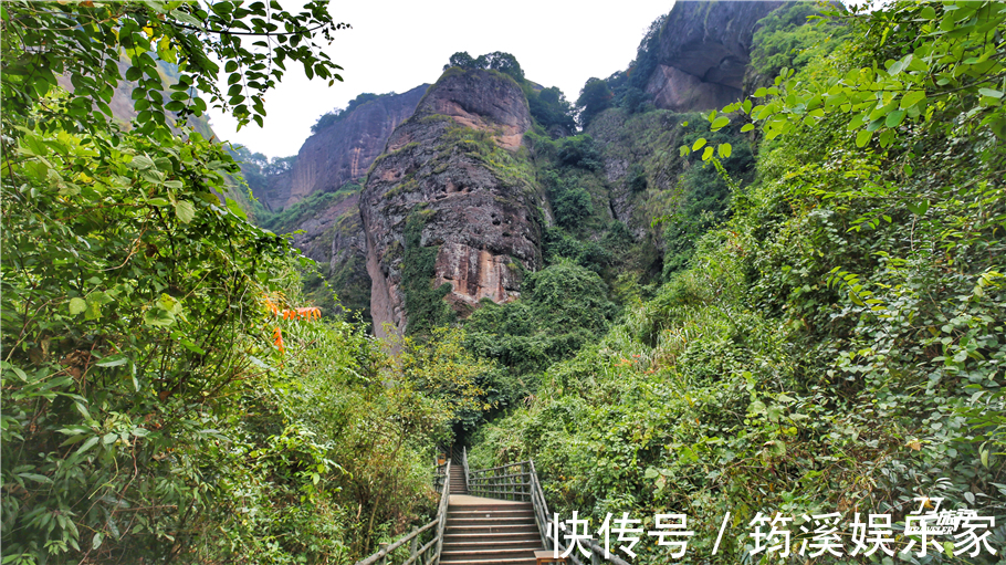 圣地|道教圣地龙虎山地质公园最为典型的景观象鼻山，仙灵都会人间福地