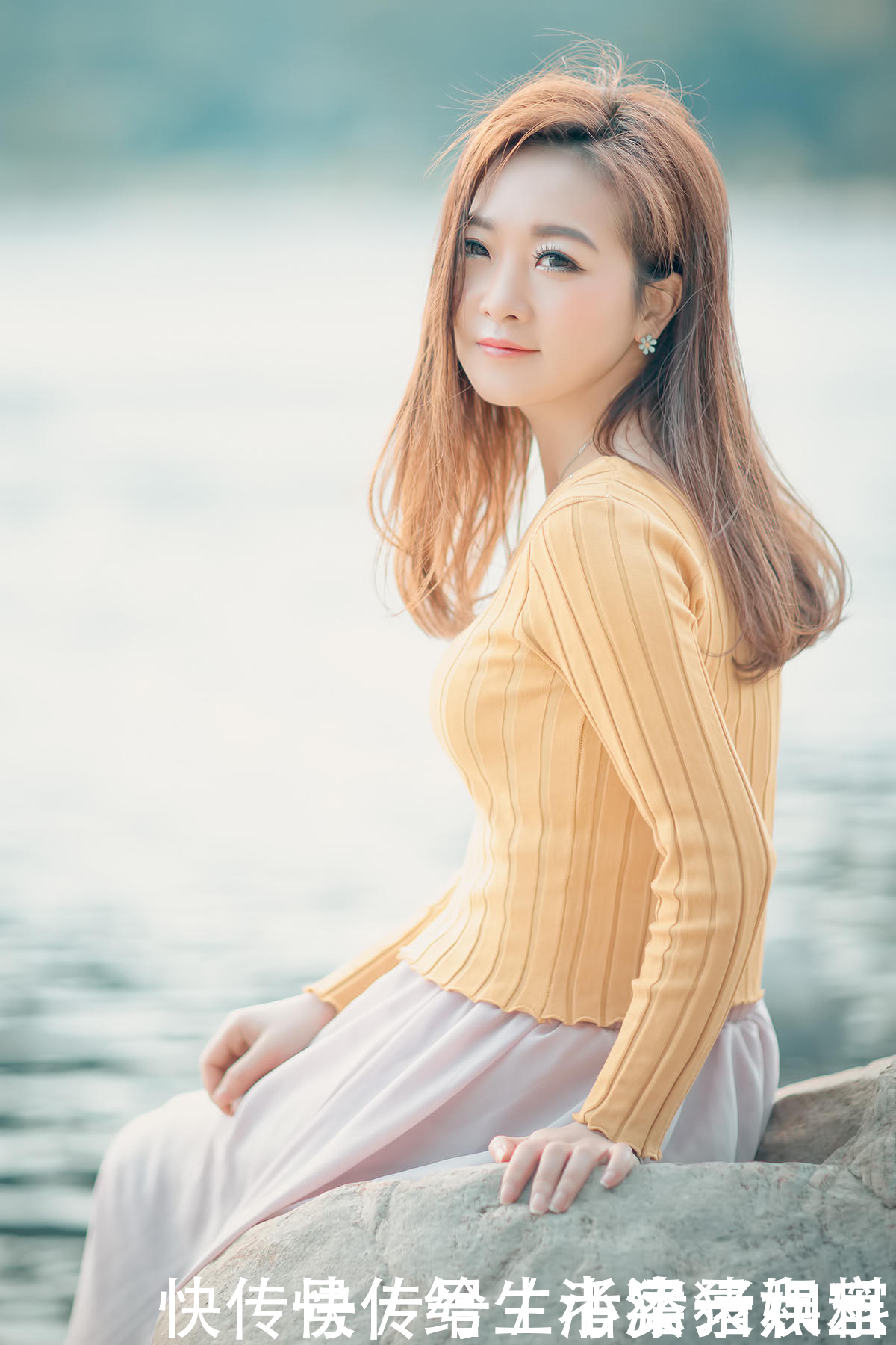 长发|长发美女黄色小衫丝质长裙海边清新写真美极了