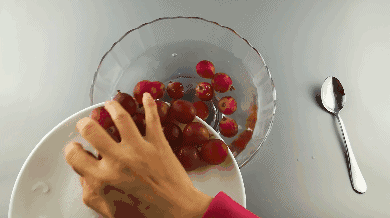 好吃|提子好吃皮难剥,别急,一个妙招轻松搞定~