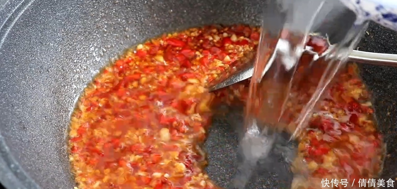 金针菇最好吃的做法,香辣过瘾,好吃又下饭