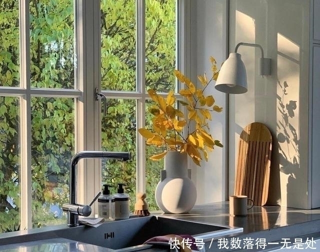 布置|德国夫妇的家,门前庭院,绿树成荫,生活最美的样子莫过如此了!