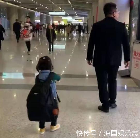 专业|爸爸为防止女儿走丢放出“大招”,专业坑娃,网友:你是魔鬼吗?