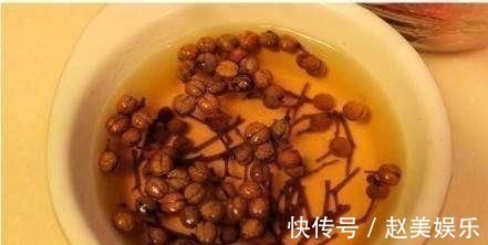 泡脚|除湿的好方法，泡脚水里撒点这种东西，每天坚持，湿气慢慢排出