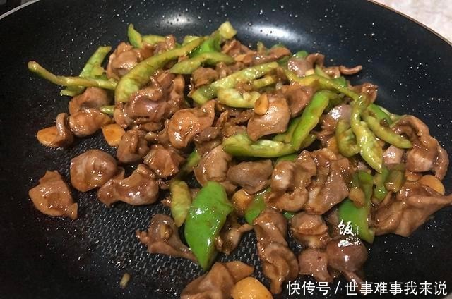 鸡身上最脆嫩的部位,1只鸡就1小个,加辣椒一起炒,越吃越上瘾