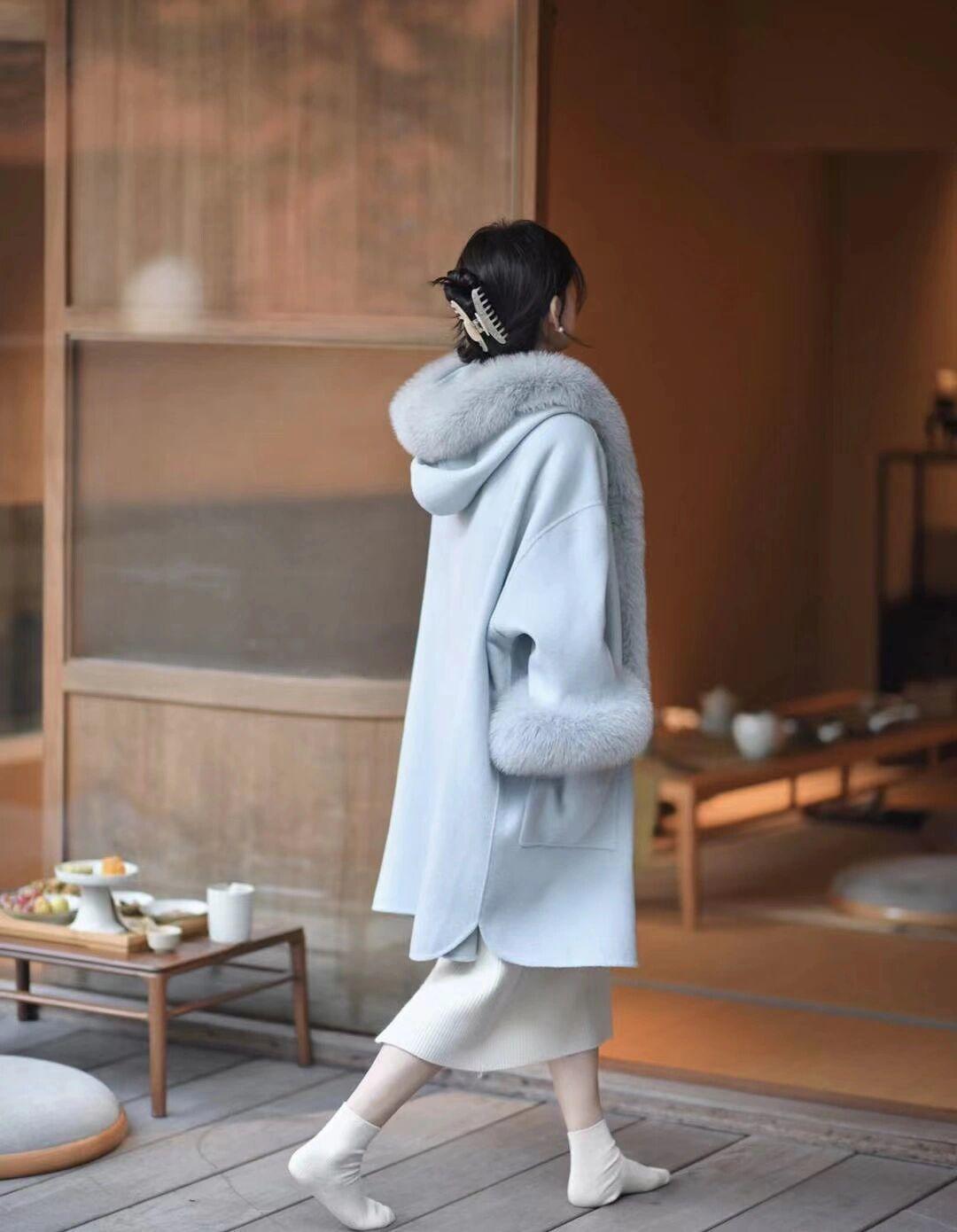 斗篷 天冷后火了一种外套,叫“大衣”,结合上打底衫,温暖优雅又洋气