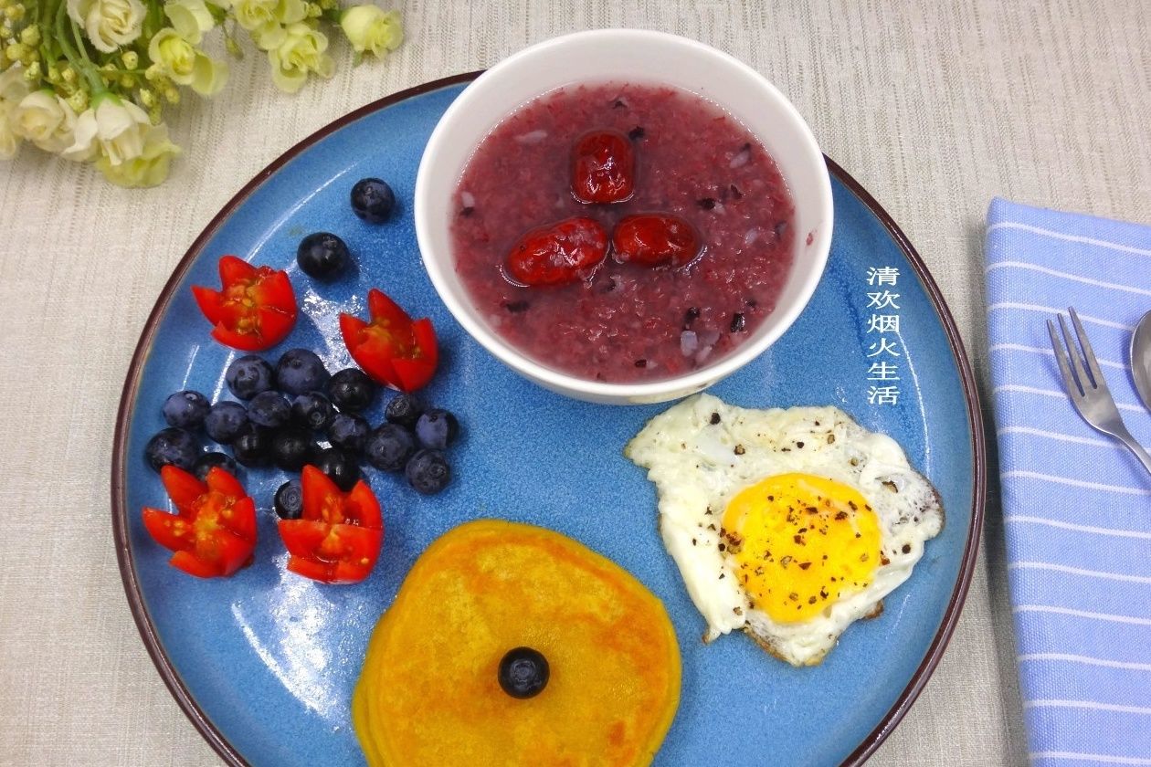 蓝莓|一个人早餐不将就，做法简单搭配齐全，营养多，工作起来精力充沛