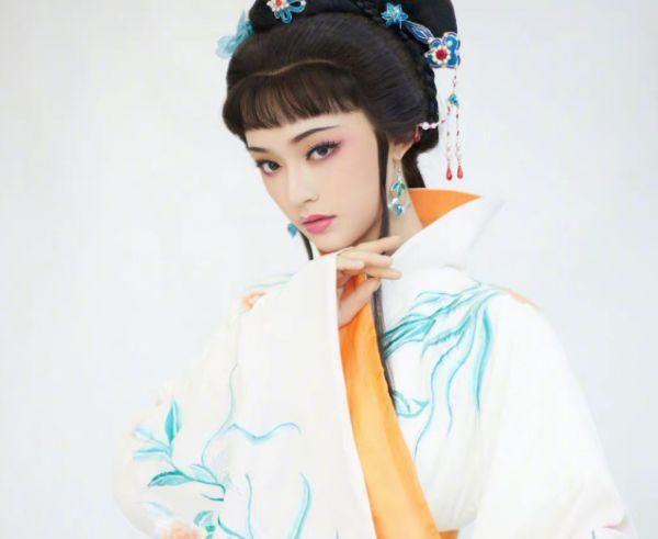 《天天向上》戏曲扮相，大张伟有趣，汪涵男扮女，王一博让人惊喜