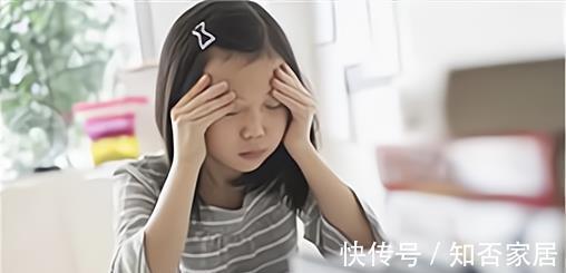 惩罚|孩子被罚抄“22页”,熬夜到凌晨,父亲看到后撕碎了作业本