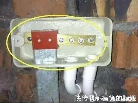 潮湿|卫生间万万要多装这个东西,没装洗澡太危险了,幸好师傅告诉我!