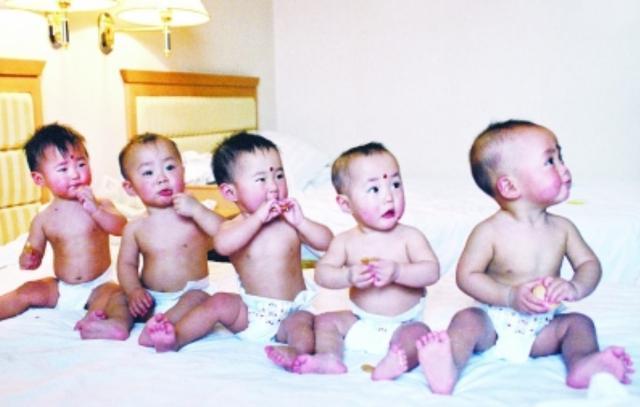 胞胎|国内的首例“5胞胎”家庭，17年后怎么样了？现状让人唏嘘又担忧