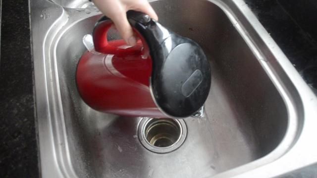 洗碗池里放一个塑料瓶，作用真厉害，我也是刚知道，尽快告诉家人