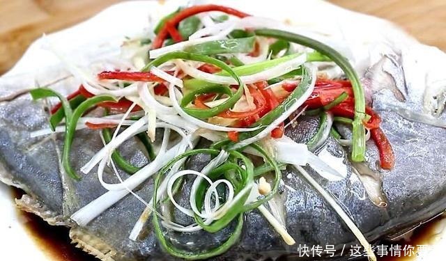 媳妇做清蒸鲳鱼,不放食盐和料酒,原汁原味,鱼肉鲜嫩不腥也不柴