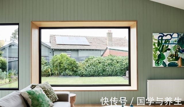 草绿色|幸福的四口之家,一扇生动记录风景的窗,草绿色的客厅,人人羡慕!