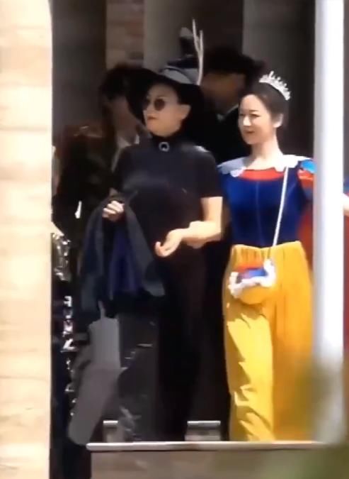 宋妈妈|萌探探探案路透，穿宫廷装造型华丽，杨紫迎来重要的人