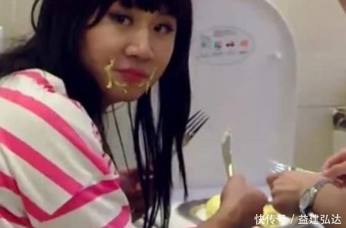 行为|睡前“加速发胖”的3行为，多数女生克制不住，难怪“大象腿”甩不掉