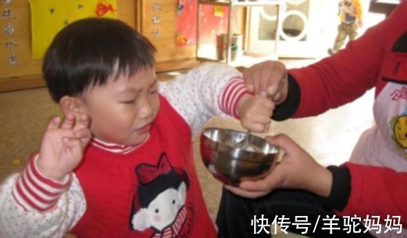 羊驼|母子饭桌上这一幕，让我明白了，为啥有些男孩注定就招人喜欢