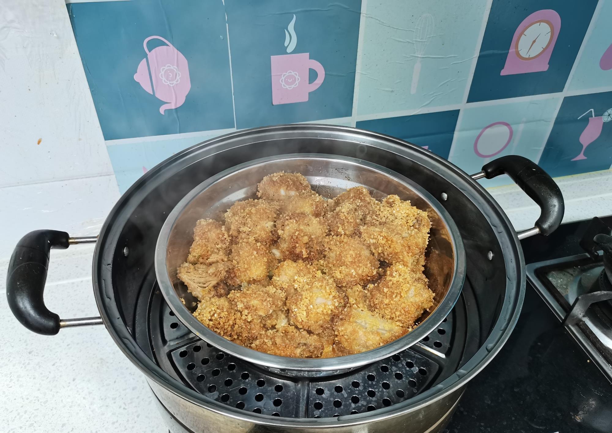 一家三口的午餐真馋人,用心做的排骨孩子连吃三块,并大赞太香了