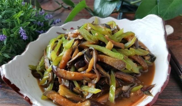 茄子和这个食材是绝配,做法少油更健康,好吃入味更下饭