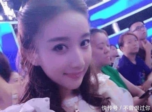 她曾是《非誠勿擾》觀眾，因太美被星探看中，現(xiàn)成當(dāng)紅明星！