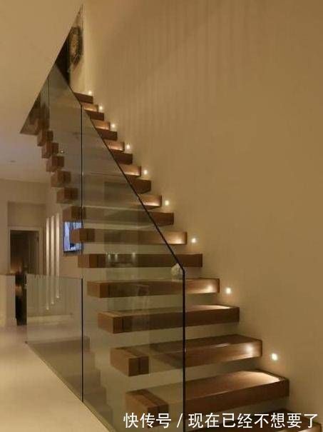 扶手|老师傅把玻璃门装到楼梯,业主一看很不高兴!入住后发现好处太多