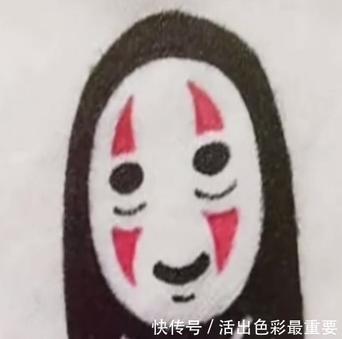 大牙!美术生在校服上画浪漫图案,校长看了气晕过去,美术老师笑掉大牙