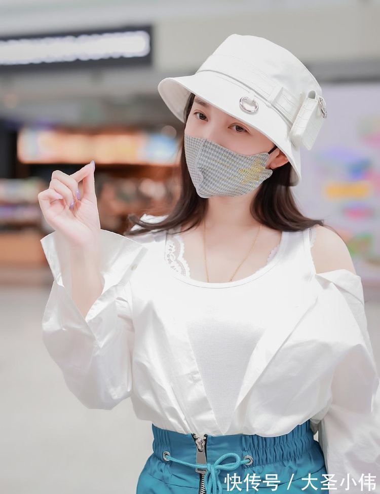 阔腿裤|美女街拍:在选择连衣裙的时候,需要兼顾扬长避短,才算是一次合格的穿搭