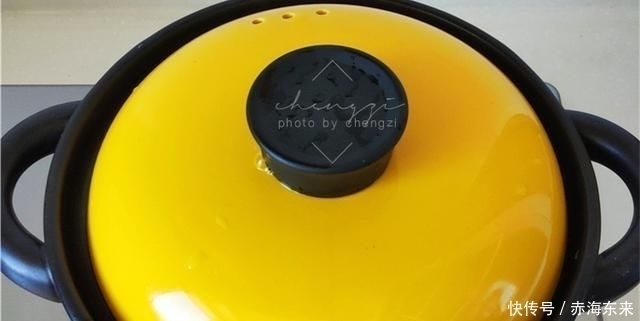 白色|煮鱼汤时,直接加水炖大错特错,牢记2个诀窍,鱼汤奶白色没腥味