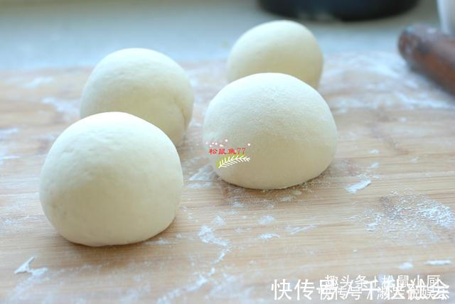 3个小窍门蒸馒头又白又暄软，像剥了壳的鸡蛋一样光滑，真好吃！
