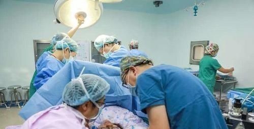 生育|“最怂丈夫”火了,陪产时紧张得痛哭,产妇:你在生还是我在生?