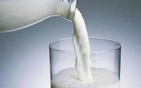喝牛奶|坚持喝牛奶的人和从来不喝牛奶的人，身体会有什么差别