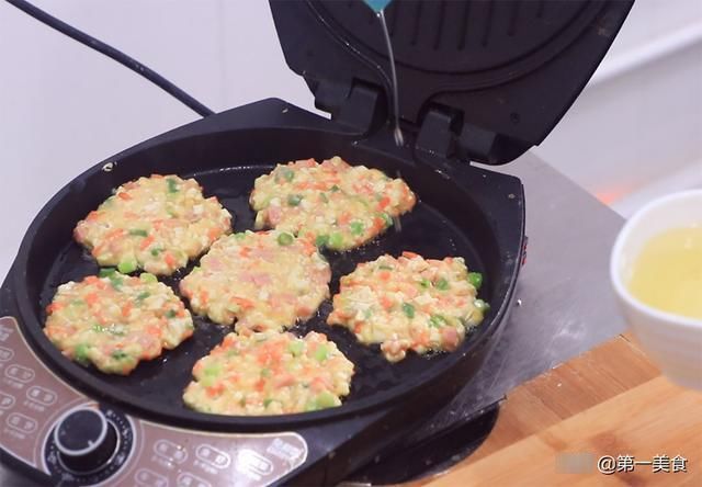 一滴水|厨师长教你豆腐新吃法，不加一滴水做出外酥里嫩的煎饼，简单易学