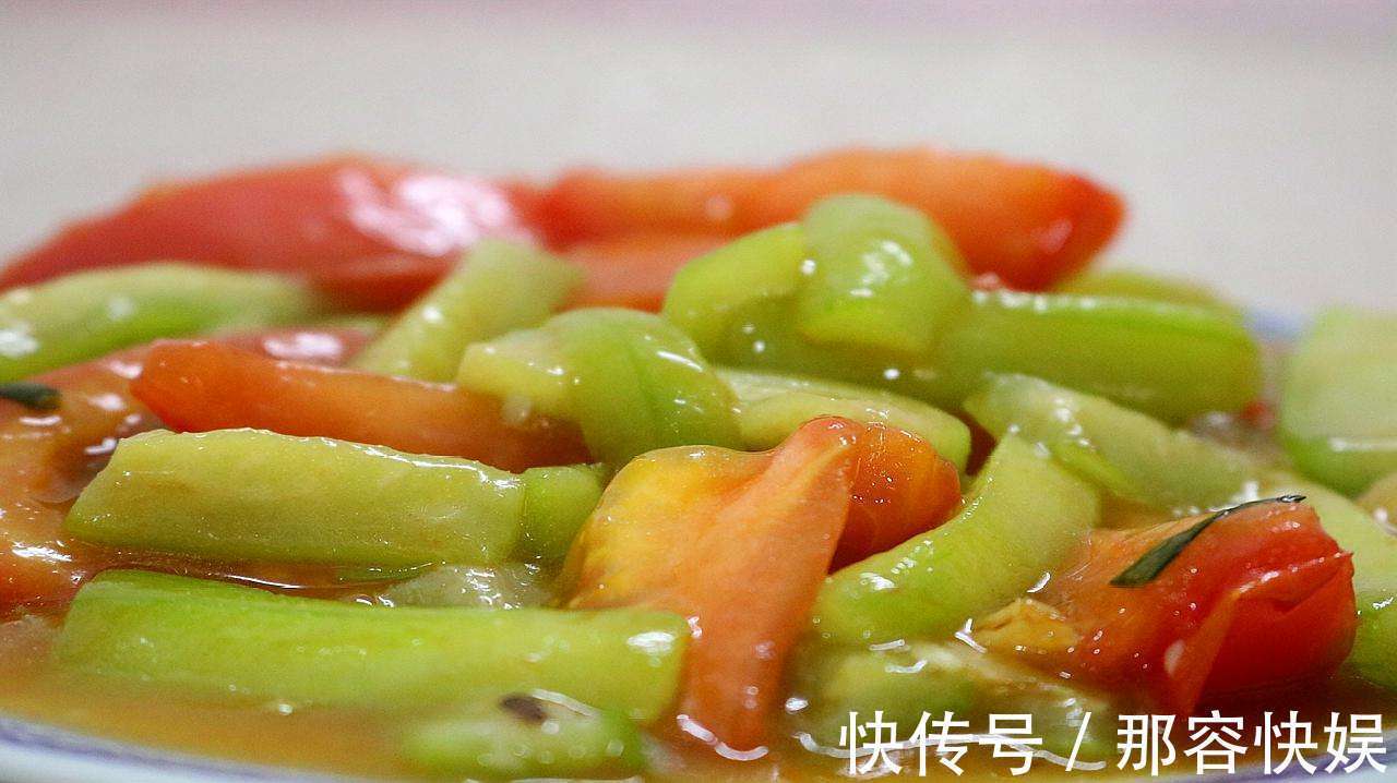 丝瓜|家常菜西红柿炒丝瓜,材料便宜,做法家常,营养美味下饭
