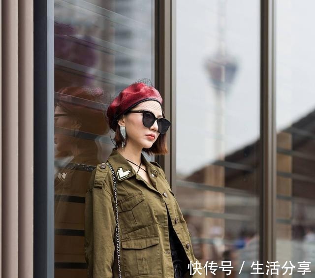 贝雷帽|街拍小姐姐个性十足,红色贝雷帽和个性穿搭,大长腿很诱人!