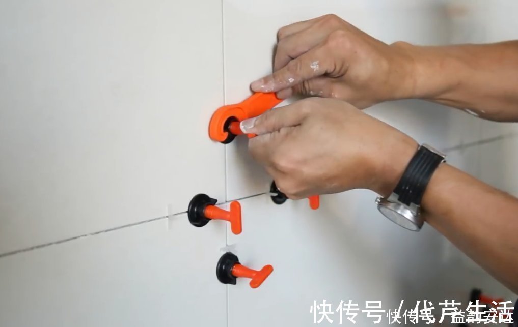 找平器|头一次见这么精致的瓷砖铺贴,全墙通用找平器,一平人工就要几百