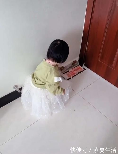 妈妈|女儿不小心暴露爸爸“私房钱”,吓得找妈妈,网友笑翻这小棉袄漏风