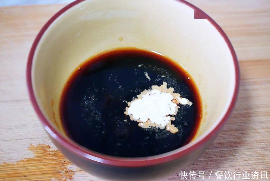 鱼香茄子|护肝清热又健脾,鱼香茄子煲,一份能下3碗饭,熬夜的人要多吃!