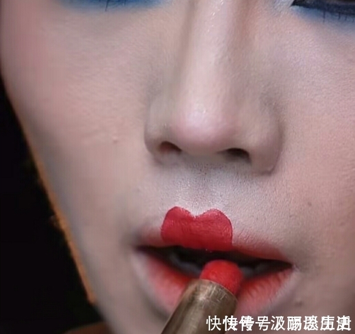 皮肤|素颜大哥仿妆红皇后,开始:皮肤还挺不错,看到最后:是吃多了吗?