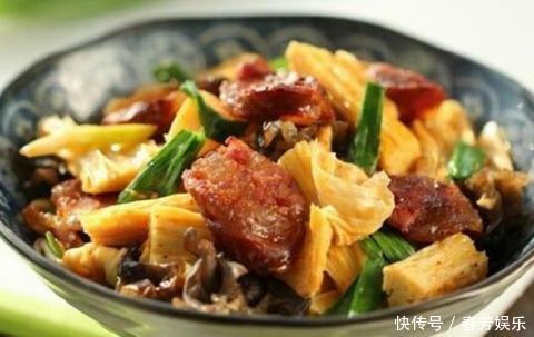  解馋下饭，一家人吃的很开心！