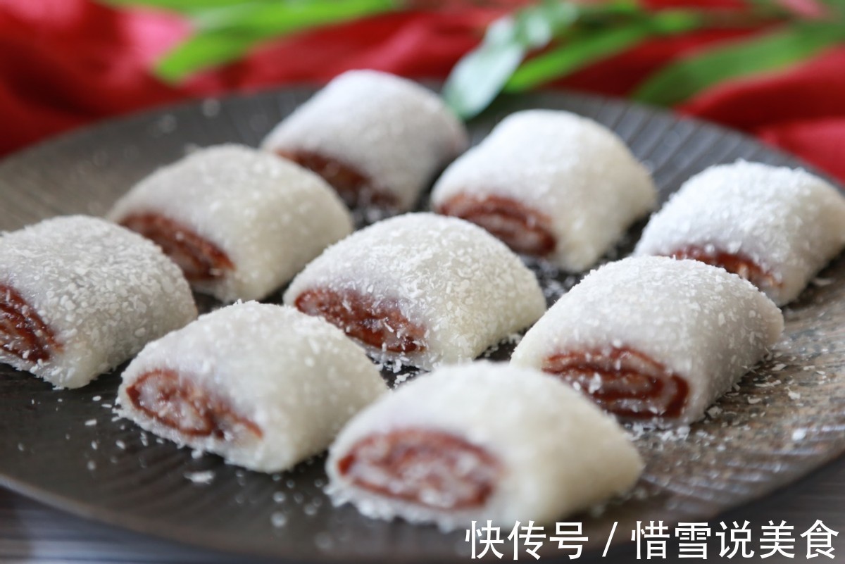 自制糯米豆沙卷,软糯的外皮,甜甜的馅料,真的是太好吃了