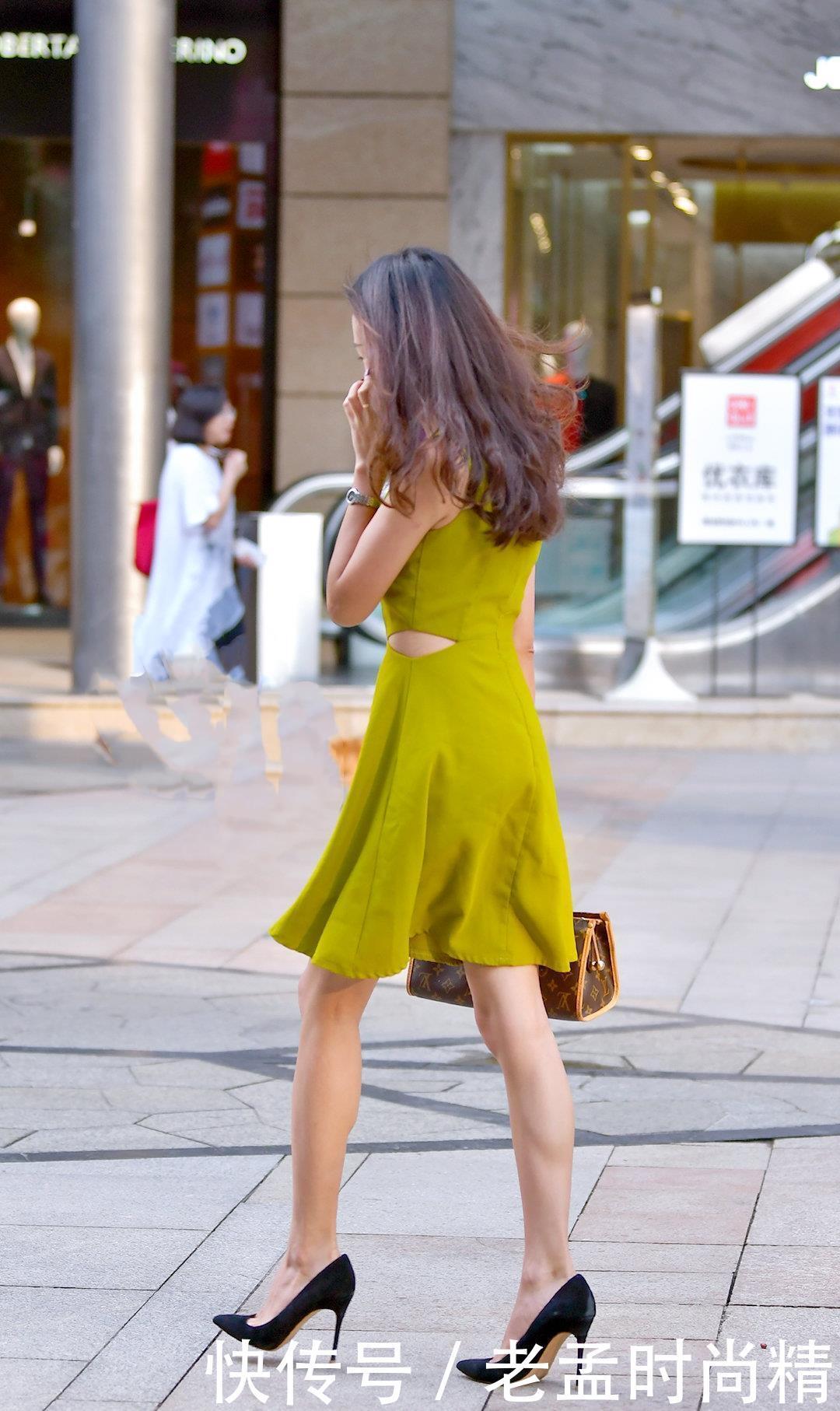 时尚穿搭：连衣裙搭配，尖头高跟鞋，营造减龄的效果