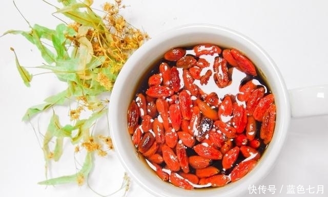 枸杞和此物泡水喝,是黄金搭档,没事常喝,清肝明目,肾也强起来