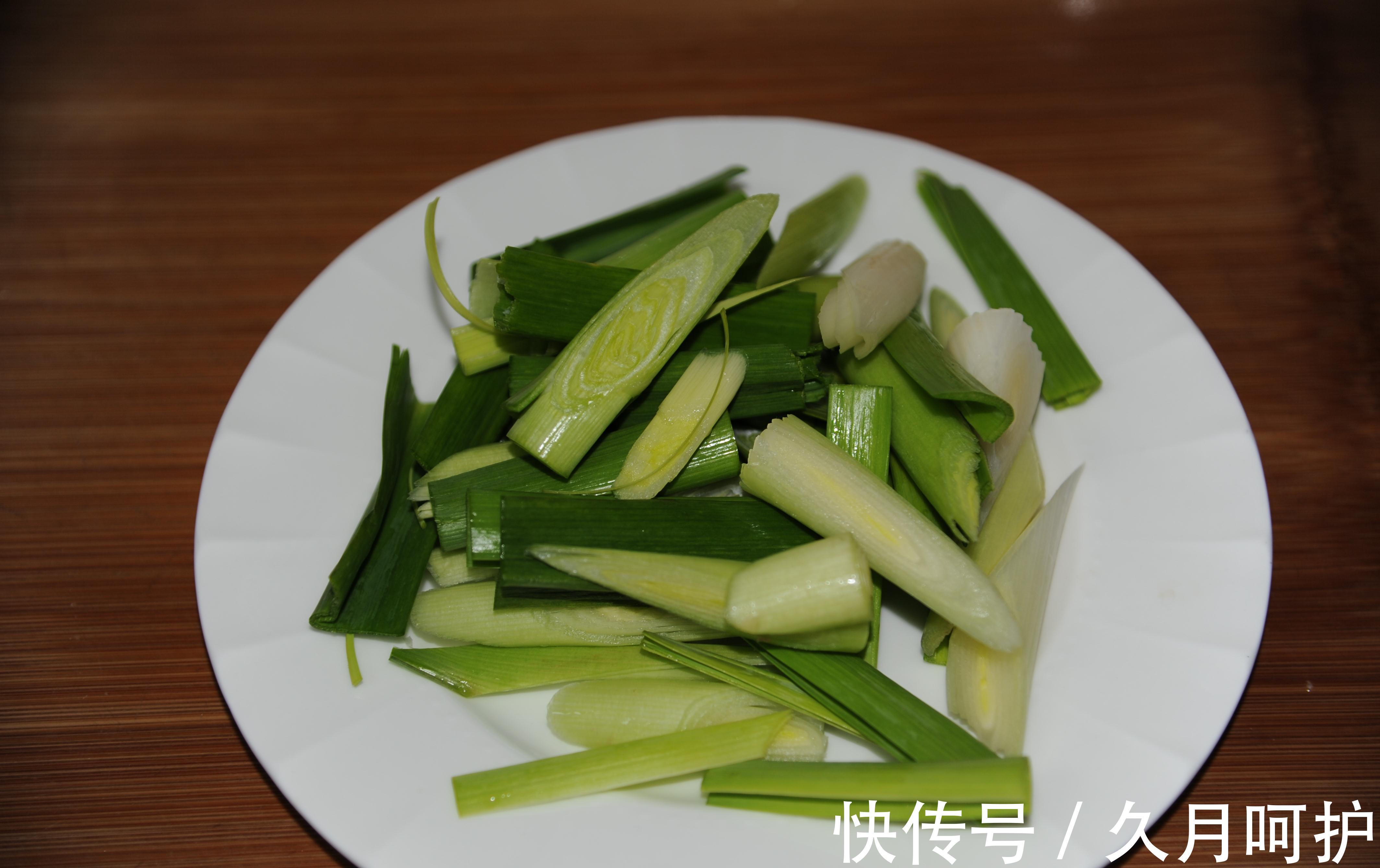 家常回锅五花肉,肥而不腻,解馋下饭,看着就有食欲