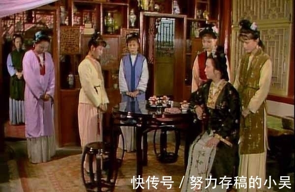 晴雯#为什么袭人说好歹留着麝月，却不要求留下秋纹？答案是血淋淋的